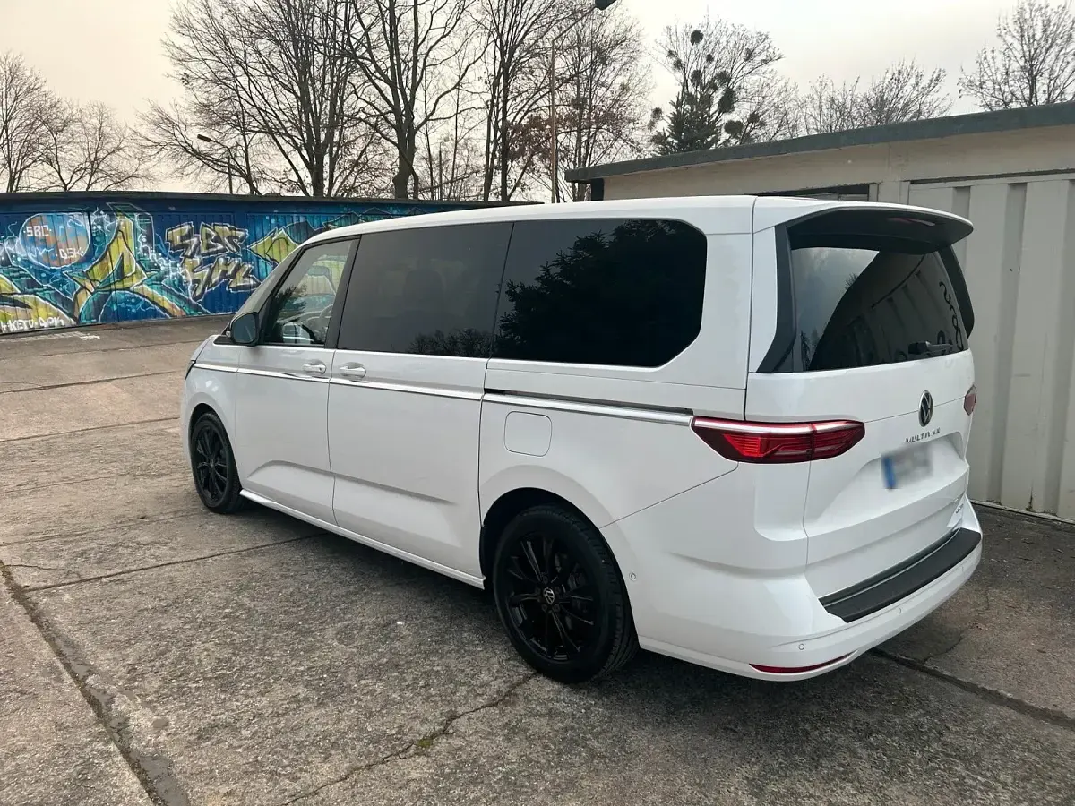 Gebraucht VW Multivan Style 150 PS (110 kW) 2022 Weiß Van / Kleinbus