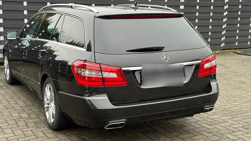 Gebraucht Mercedes E500 387 PS (284 kW) 2010 Schwarz Kombi