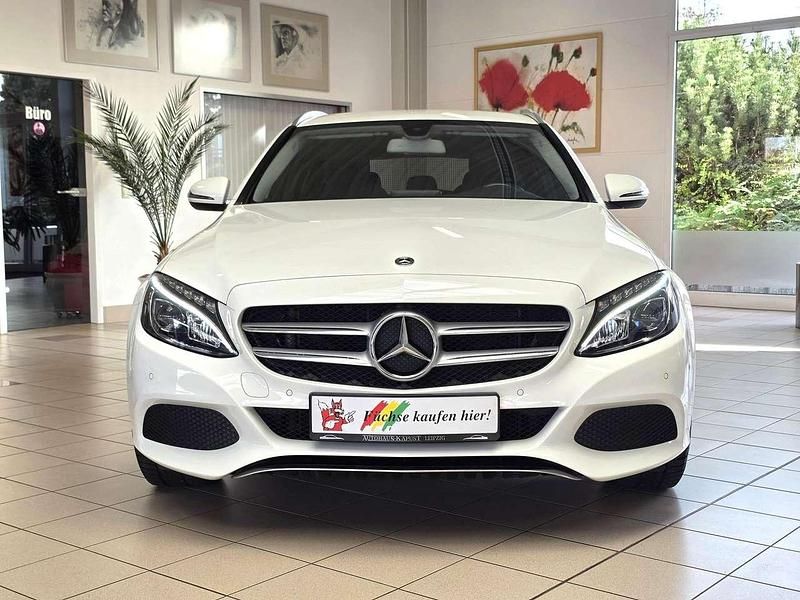 Gebraucht Mercedes C180 156 PS (114 kW) 2018 Polarweiss  unilack Kombi