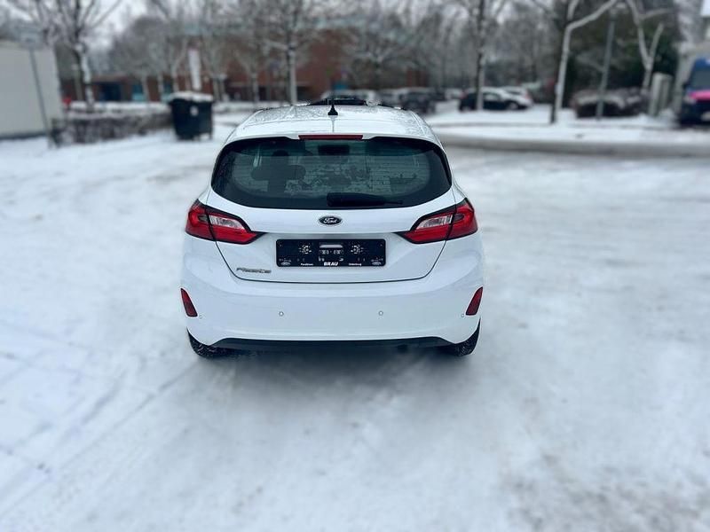 Gebraucht Ford Fiesta Cool & Connect 75 PS (55 kW) 2023 Weiß Limousine