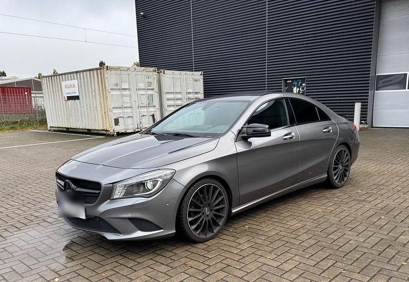 Grau Gebraucht 2016 Mercedes CLA220 Limousine | 14.200 € (Fairer Preis) - Bild 1/4