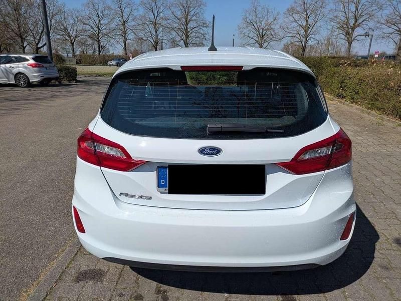 Gebraucht Ford Fiesta Trend 86 PS (63 kW) 2018 Weiß Limousine