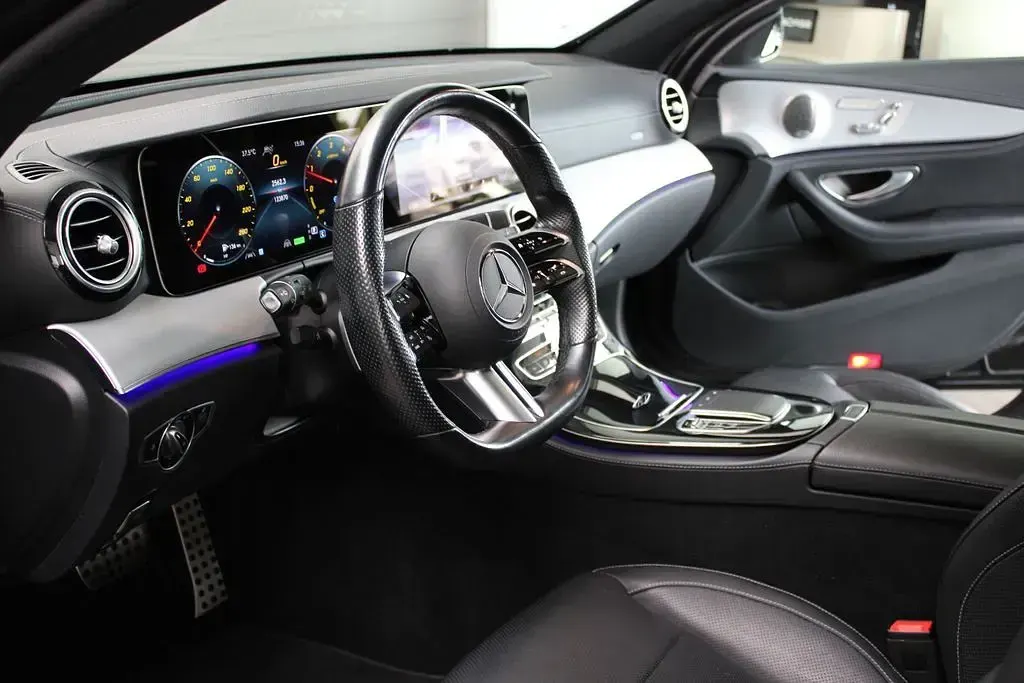 Gebraucht Mercedes E300 AMG line 306 PS (225 kW) 2022 Grau Kombi