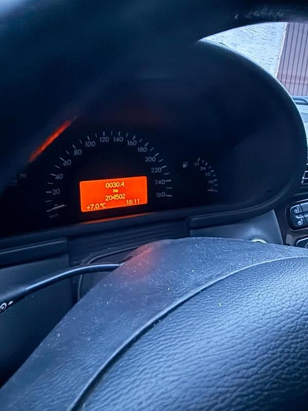 Gebraucht Mercedes C180 143 PS (105 kW) 2004 Silber Limousine