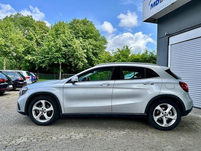 Gebraucht Mercedes GLA180 122 PS (89 kW) 2019 Silber SUV