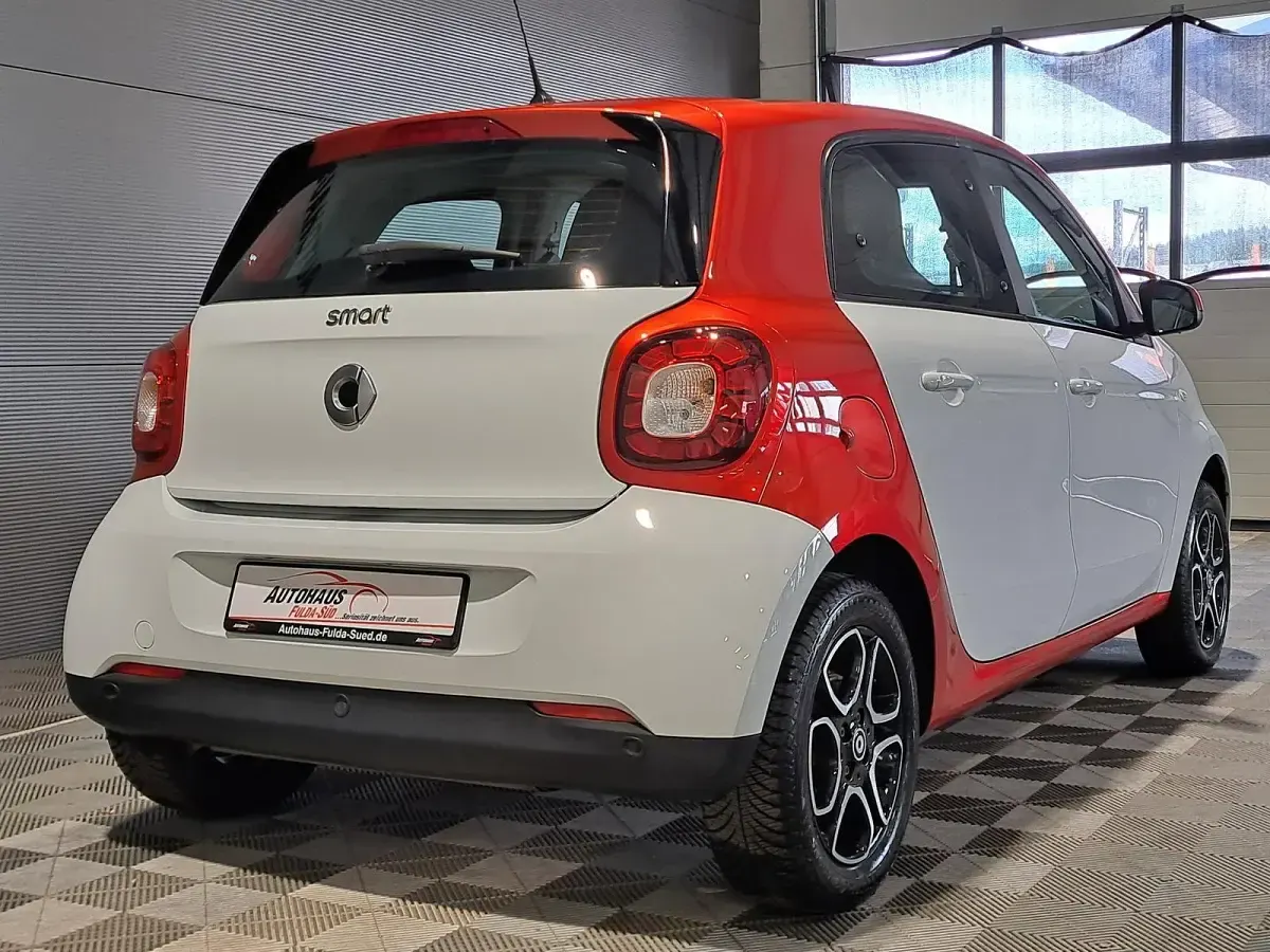 Gebraucht Smart ForFour Basis 90 PS (66 kW) 2018 Weiß Kleinwagen
