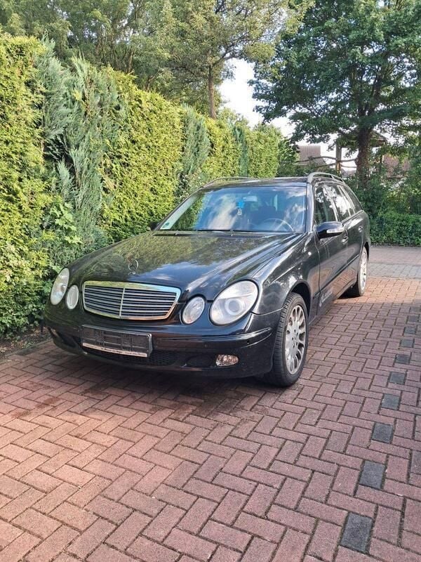 Schwarz Gebraucht 2003 Mercedes E270 Classic Kombi | 3.800 € - Bild 1/4