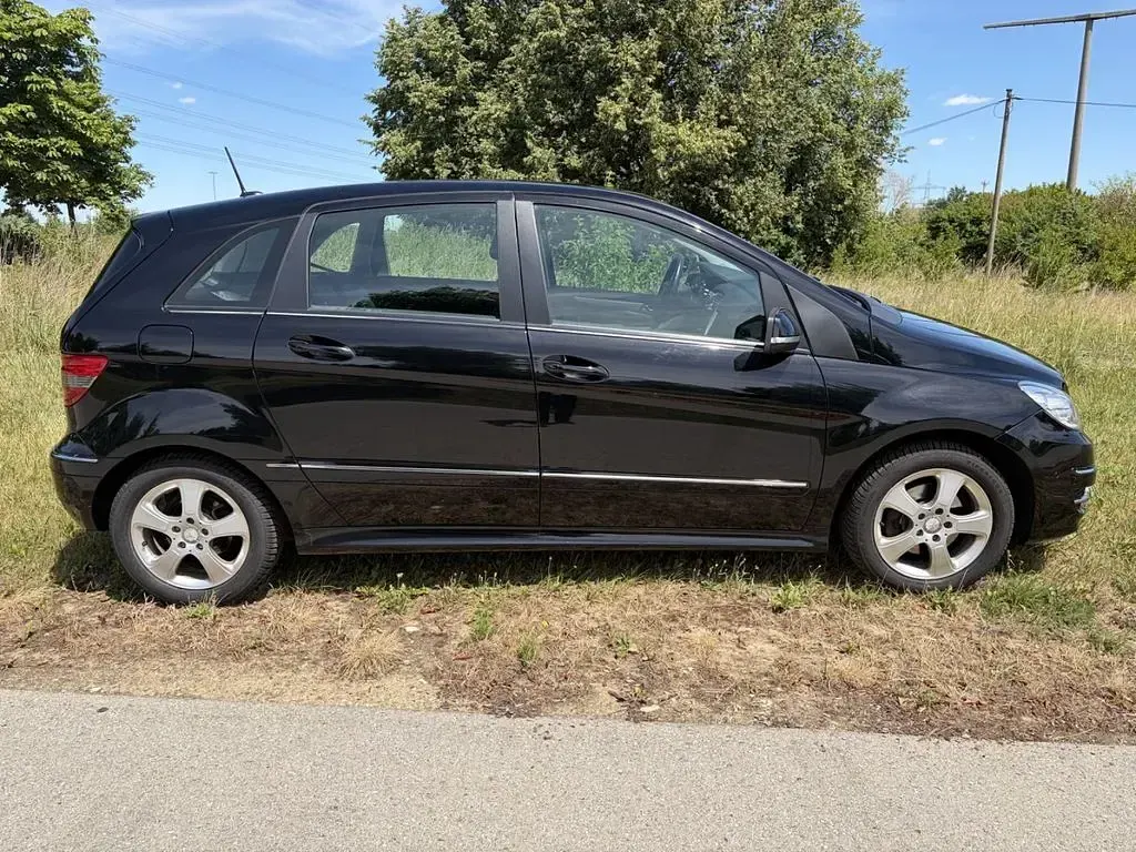 Gebraucht Mercedes B200 136 PS (100 kW) 2011 Schwarz Kleinwagen