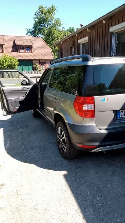 Gebraucht Skoda Yeti Plus Edition 105 PS (77 kW) 2011 Silber SUV