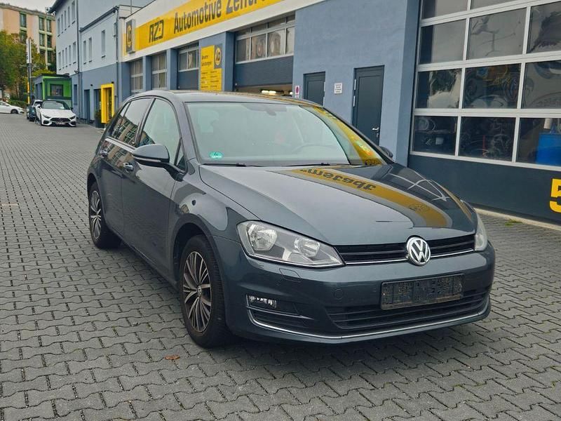 Grau Gebraucht 2016 VW Golf VII Allstar Limousine | 7.388 € (Fairer Preis) - Bild 1/4
