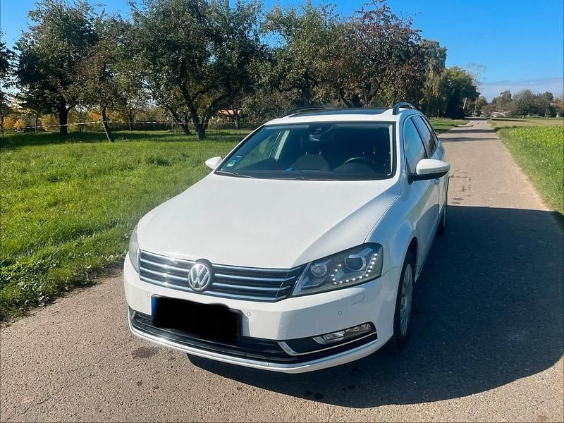 Weiß Gebraucht 2012 VW Passat Kombi | 6.490 € (Etwas zu teuer) - Bild 1/4