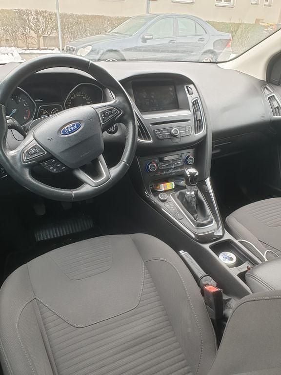 Gebraucht Ford Focus Titanium 125 PS (91 kW) 2015 Schwarz Limousine