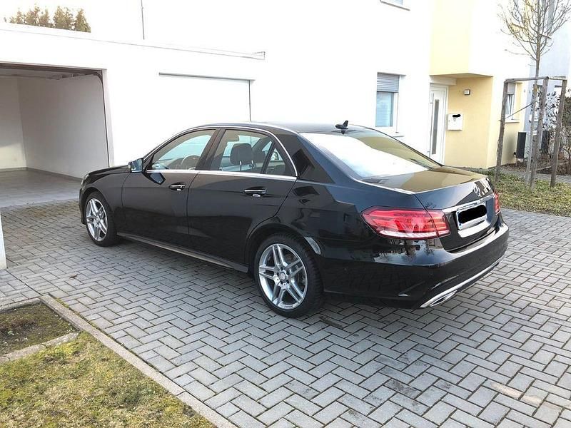 Gebraucht Mercedes E350 AMG 258 PS (189 kW) 2015 Schwarz Limousine