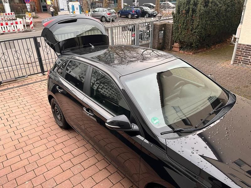 Gebraucht Hyundai i30 109 PS (80 kW) 2019 Schwarz Limousine