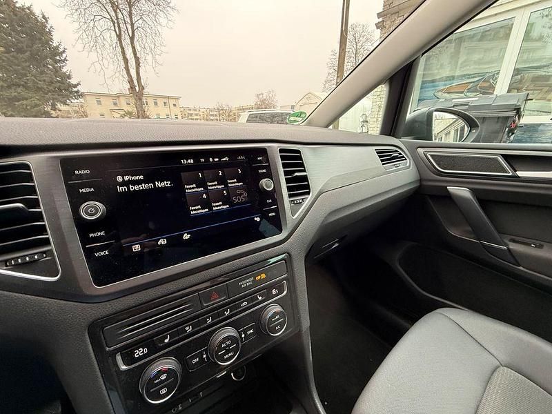 Gebraucht VW Golf VII Comfortline 131 PS (96 kW) 2019 Grau Limousine