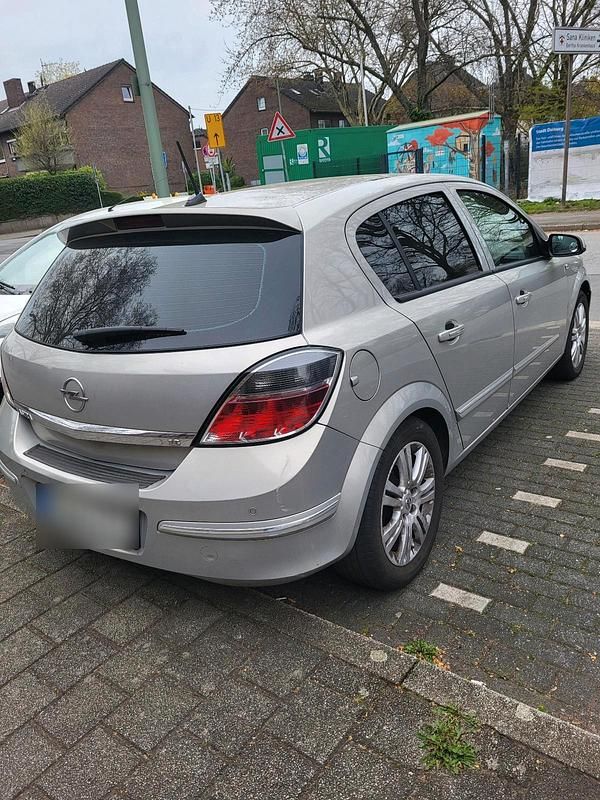 Gebraucht Opel Astra 105 PS (77 kW) 2008 Grau Kleinwagen