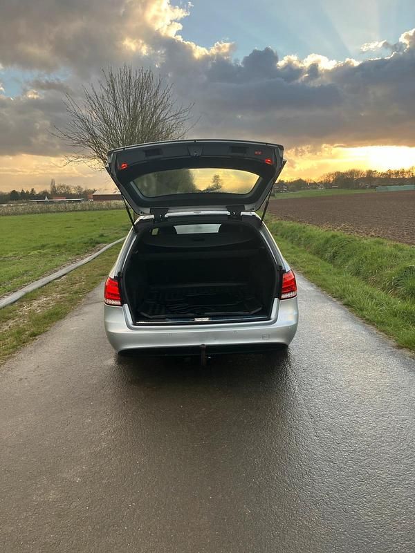Gebraucht Mercedes E220 170 PS (125 kW) 2014 Silber Kombi