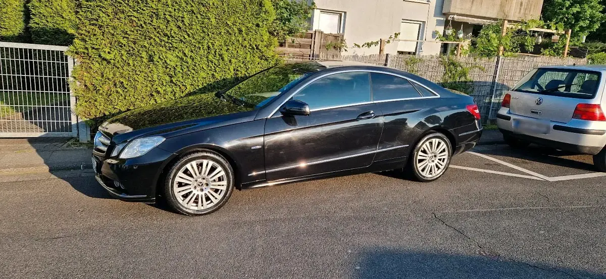 Gebraucht Mercedes E220 170 PS (125 kW) 2011 Schwarz Coupé