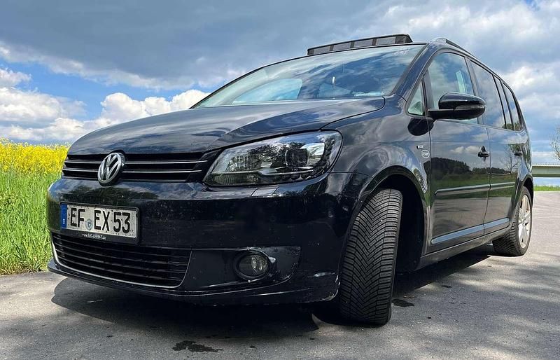 Schwarz Gebraucht 2014 VW Touran Highline Van / Kleinbus | 10.800 € (Fairer Preis) - Bild 1/4