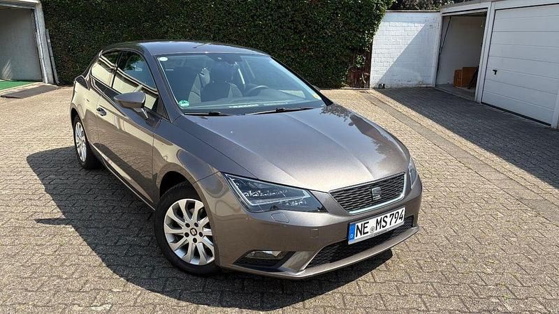 Grau Gebraucht 2017 Seat Leon SC Style Kleinwagen | 9.990 € - Bild 1/4