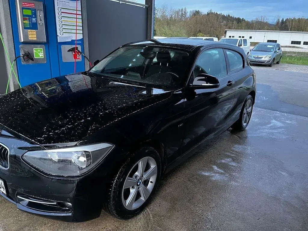 Gebraucht BMW 118 Sport Line 143 PS (105 kW) 2012 Schwarz Kleinwagen