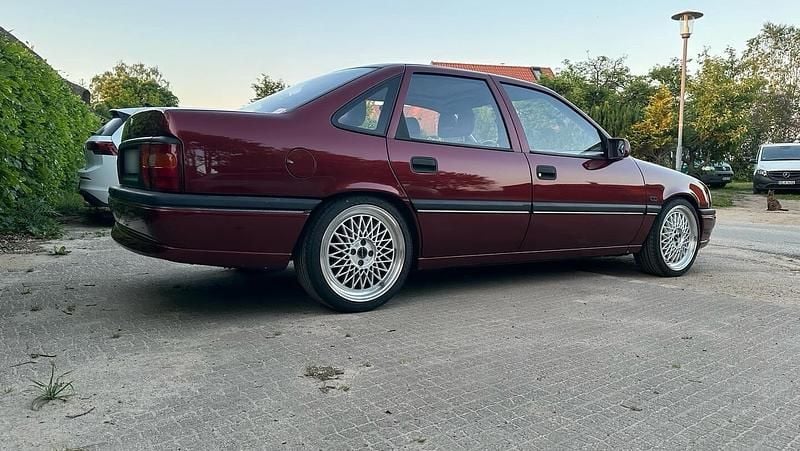 Gebraucht Opel Vectra 90 PS (66 kW) 1992 Rot Limousine