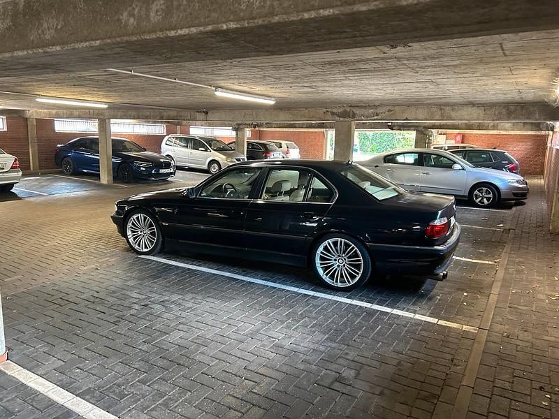 Schwarz Gebraucht 1999 BMW 735 Limousine | 6.000 € (Fairer Preis) - Bild 1/4
