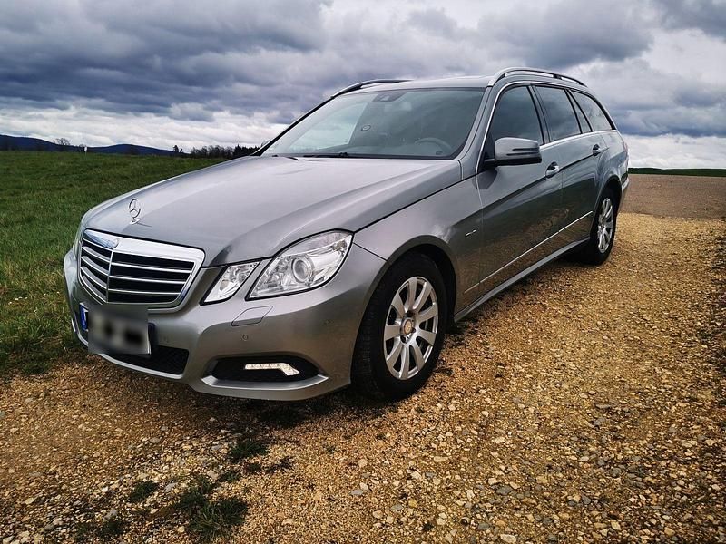 Gebraucht Mercedes E300 204 PS (150 kW) 2010 Beige Kombi