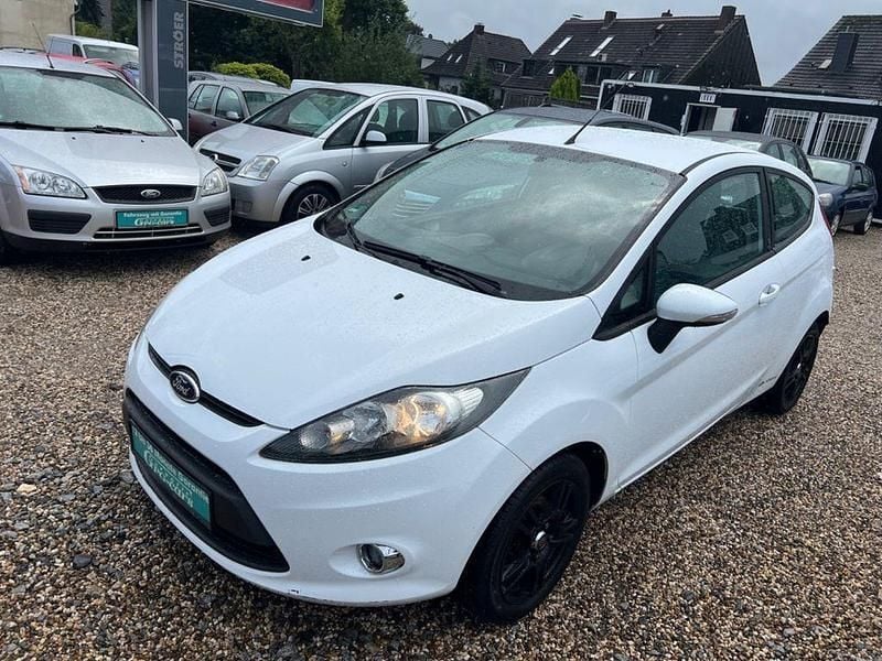 Weiß Gebraucht 2010 Ford Fiesta Trend Kleinwagen | 2.999 € (Fairer Preis) - Bild 1/4
