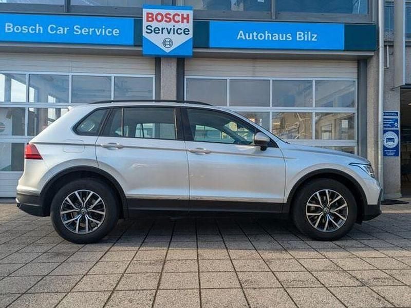 Gebraucht VW Tiguan Life 131 PS (96 kW) 2022 Reflexsilber SUV
