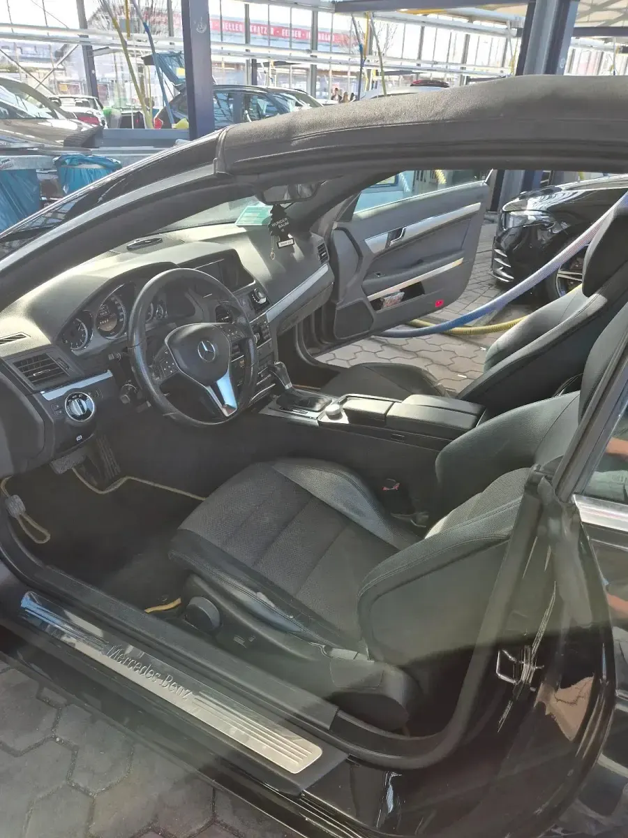 Gebraucht Mercedes 220 170 PS (125 kW) 2011 Schwarz Cabrio