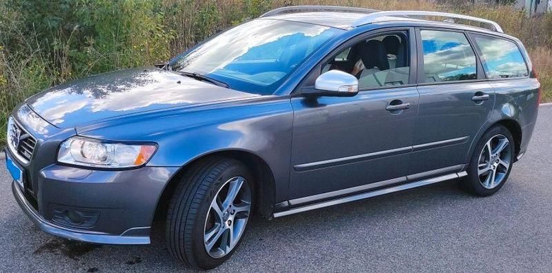 Grau Gebraucht 2012 Volvo V50 R-Design Pro Kombi | 5.900 € (Fairer Preis) - Bild 1/4