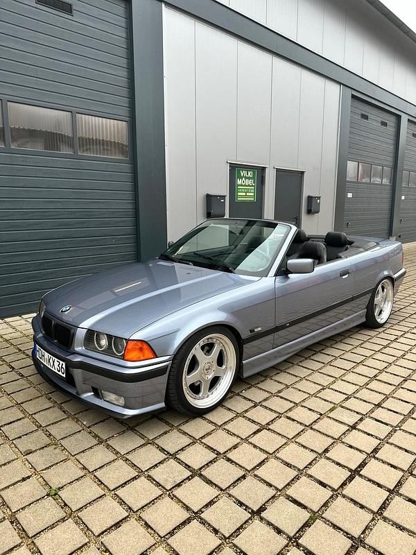 Blau Gebraucht 1993 BMW 325 Cabriolet Sport Line Cabrio | 14.500 € - Bild 1/4