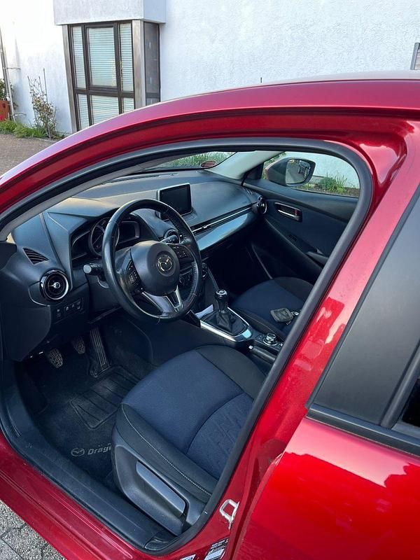Gebraucht Mazda 2 Exclusive-Line 90 PS (66 kW) 2015 Rot Kleinwagen