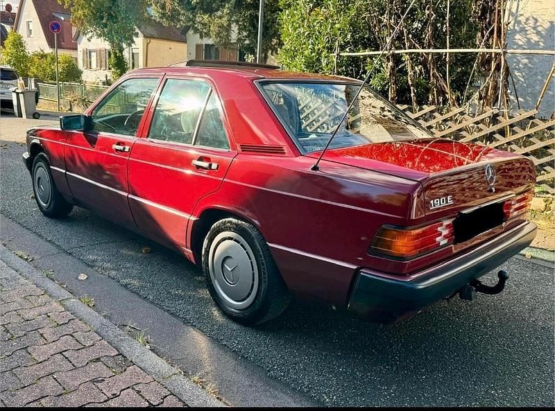 Gebraucht Mercedes 190 122 PS (89 kW) 1991 Rot Limousine
