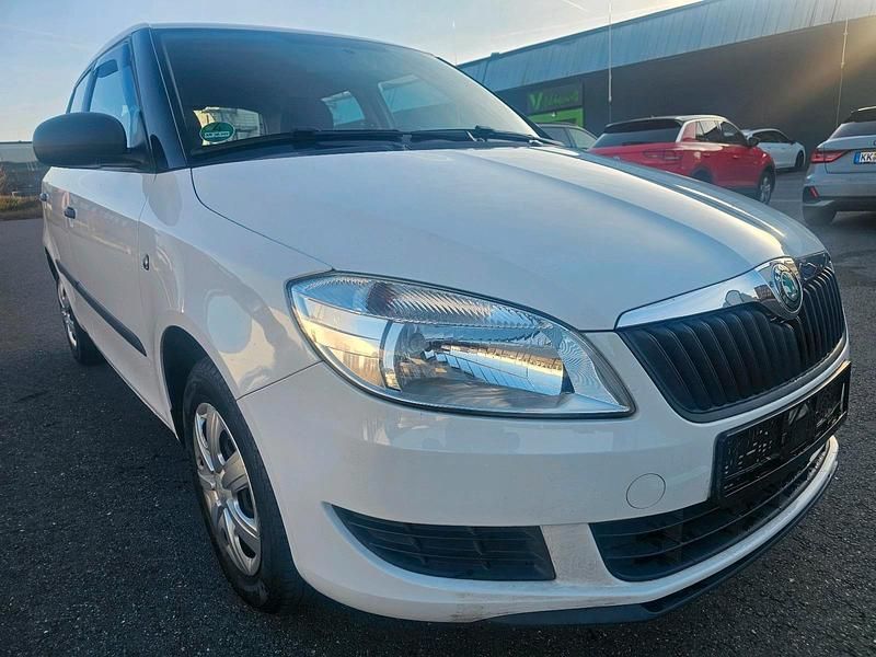 Gebraucht Skoda Fabia 60 PS (44 kW) 2012 Weiß Kleinwagen