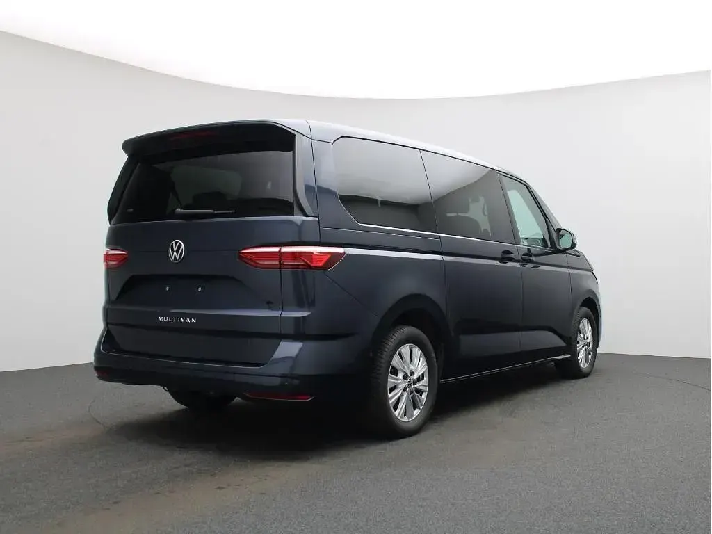 Gebraucht VW Multivan Life 150 PS (110 kW) 2025 Blau Van / Kleinbus