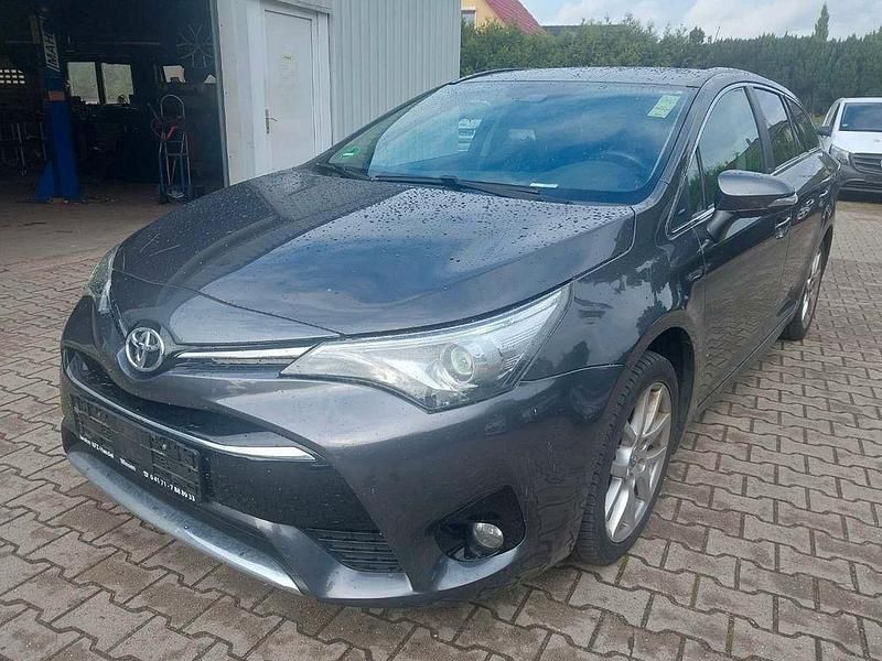 Grau Gebraucht 2018 Toyota Avensis Edition-S Kombi | 15.980 € (Fairer Preis) - Bild 1/4