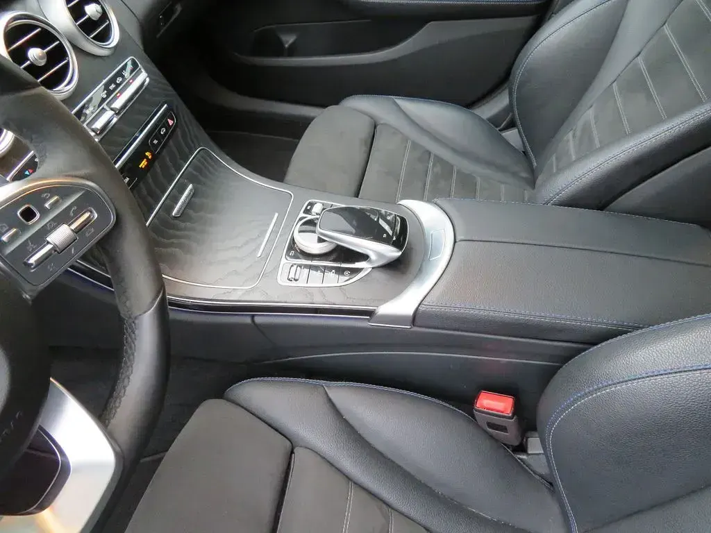 Gebraucht Mercedes C220 AMG 194 PS (142 kW) 2021 Schwarz Limousine