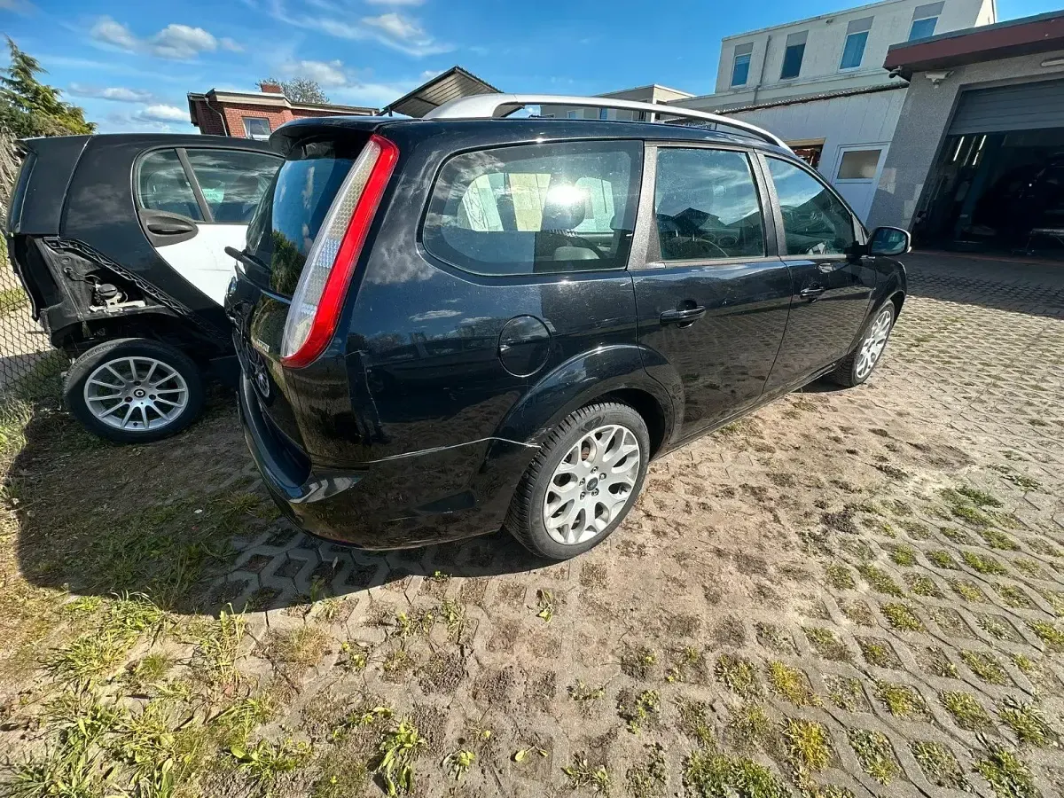Usata Ford Focus 109 CV (80 kW) 2010 Nero Station wagon