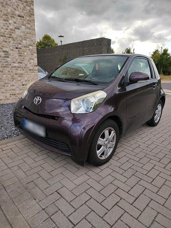 Andere farben Gebraucht 2009 Toyota iQ Kleinwagen | 2.900 € - Bild 1/4