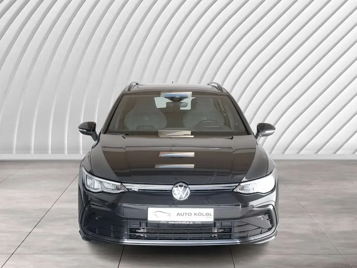 Gebraucht VW Golf VIII R-line 150 PS (110 kW) 2023 Deep black perleffekt Kombi
