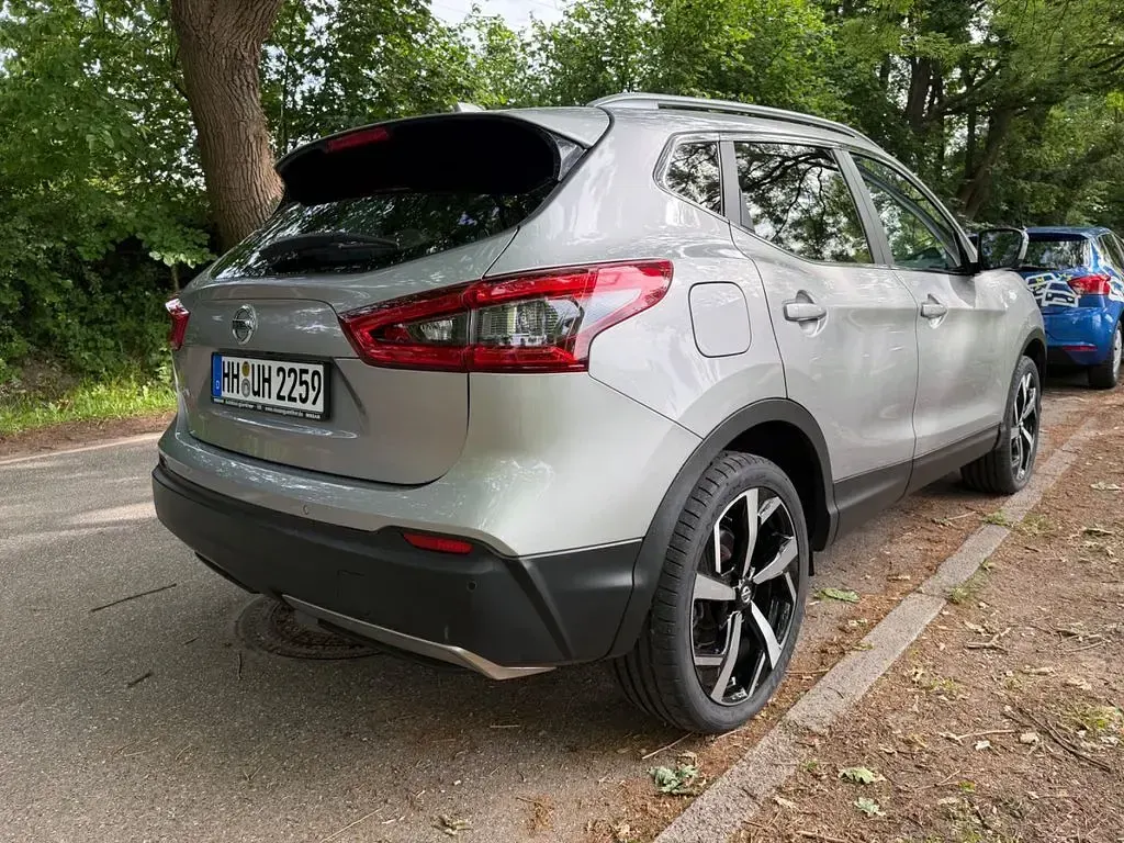 Gebraucht Nissan Qashqai Tekna+ 116 PS (85 kW) 2017 Silber SUV