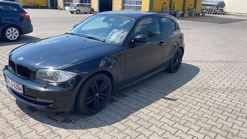 Schwarz Gebraucht 2008 BMW 116 Sport Line Kleinwagen | 5.500 € (Fairer Preis) - Bild 1/3