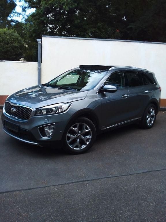 Grau Gebraucht 2016 Kia Sorento SUV | 12.400 € (Fairer Preis) - Bild 1/4