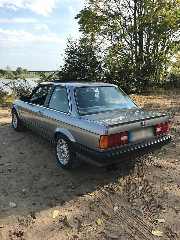 Gebraucht BMW 325 171 PS (125 kW) 1987 Grau Coupé