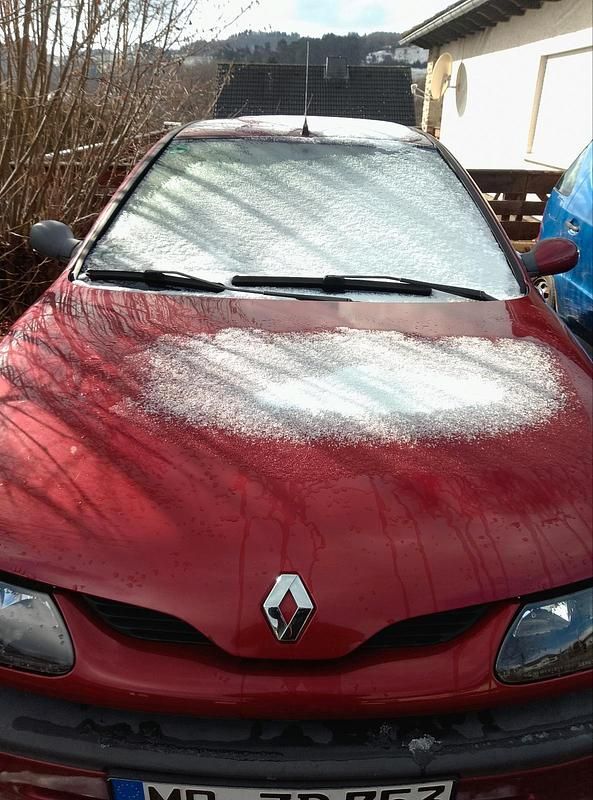 Gebraucht Renault Laguna 105 PS (77 kW) 1998 Rot Limousine