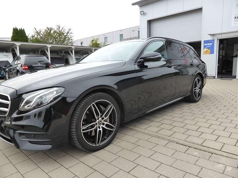 Gebraucht Mercedes E220 194 PS (142 kW) 2017 Schwarz  unilack Kombi