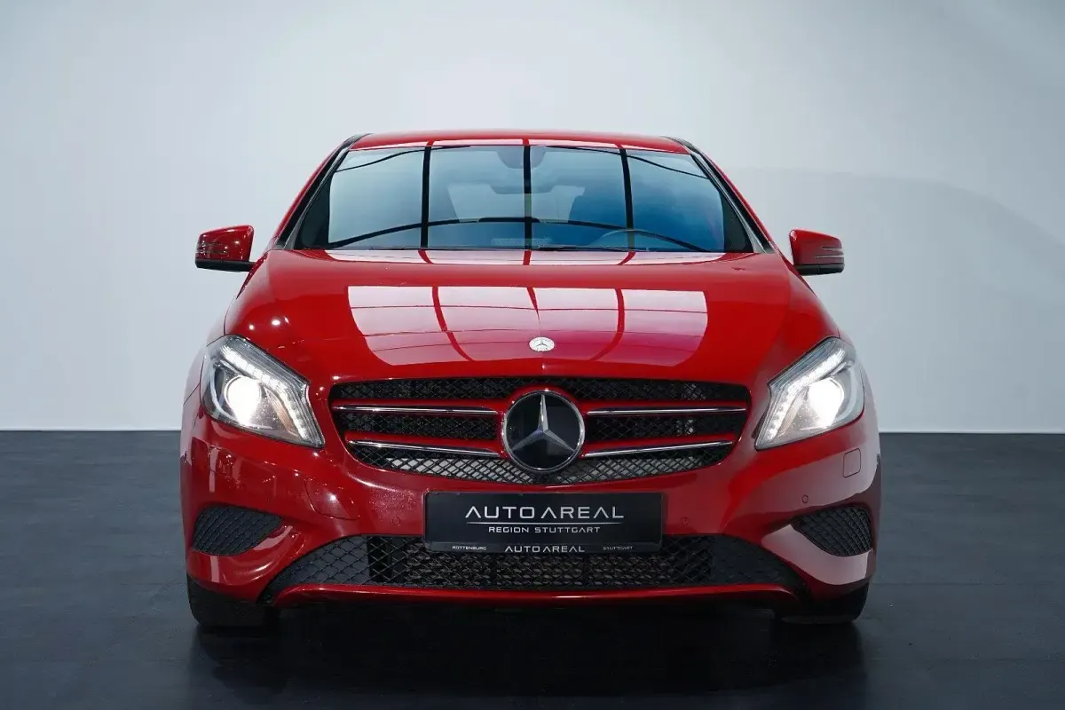 Gebraucht Mercedes A180 122 PS (89 kW) 2015 Rot Kleinwagen
