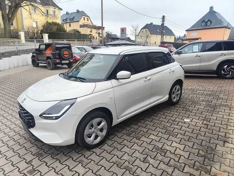 Neu Suzuki Swift Comfort 83 PS (61 kW) 2025 Weiß Limousine